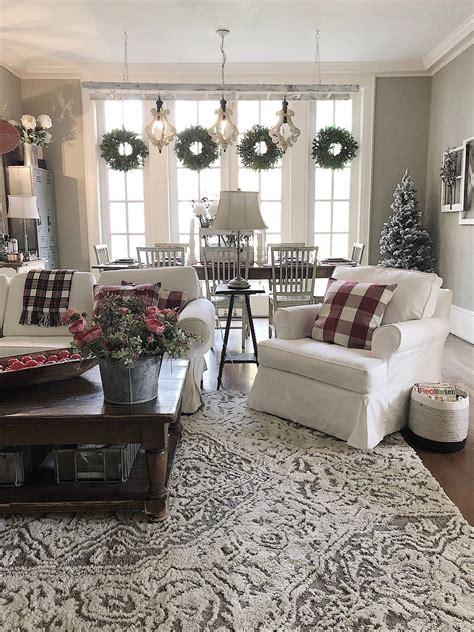 wreaths  images farm house living room rustic farmhouse living room farmhouse decor