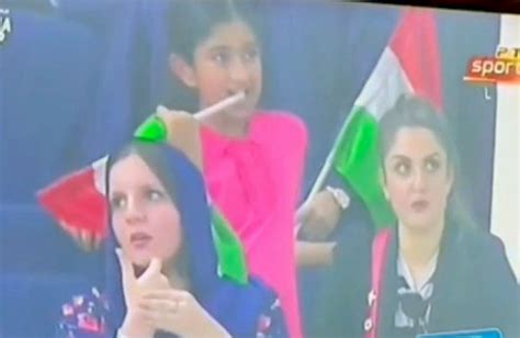 why afridi s daughter waved indian flag trendradars india