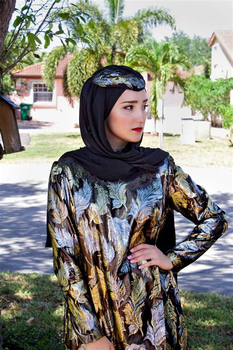 muslim women add personal style   traditional garment   york