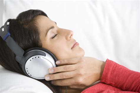 noise cancelling headphones work