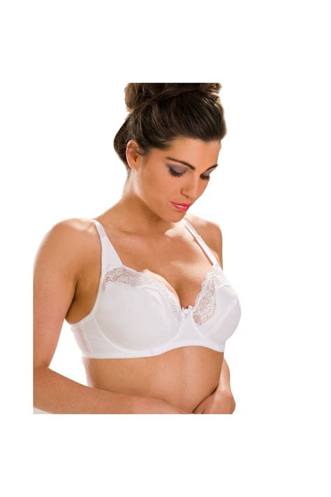womens white non padded underwired lace bra
