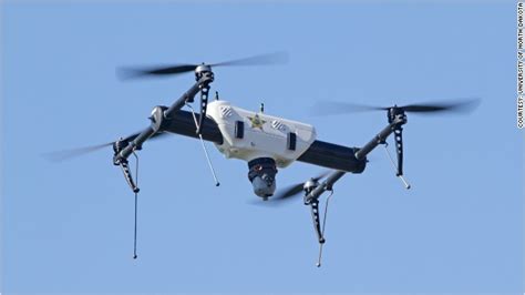 se busca piloto de drones salario inicial de  dolares cnn