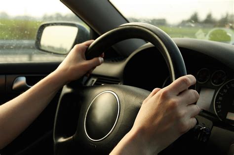put properly  hands   steering wheel   car cbobookorg