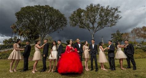 whats  quinceanera court  honor