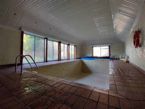 casting call opportunity for creatives to use an empty swimming pool