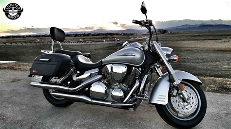 honda vtx   viking lamellar extra large shock cutout leather covered saddlebag motorcycle