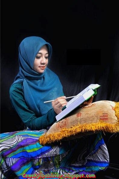 photo model freelancer cantik berjilbab bisa dibooking