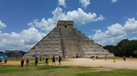chichen itza mayan pyramid ruins yucatan mexico visions  travel