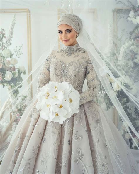 Which Color Of Dress Do Muslim Women Wear On Their Wedding Day And Why
