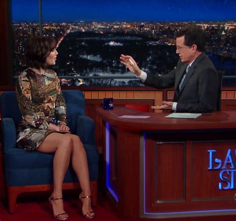 pop minute mary elizabeth winstead legs late show photos