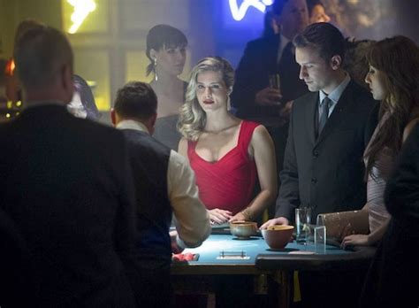 [photo] ‘arrow’ Season 1 Spoilers — Felicity Gets Sexy For First Field