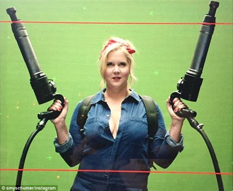 Amy Schumer Chooses Boobs Over Biceps As She Pays Tribute