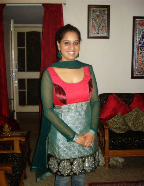 Hot Desi Indian And Bangladeshi Housewife New Photos Beautiful Desi
