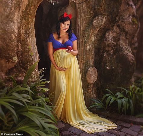 Photographer Dresses Pregnant Women Up As Disney Princesses Daily