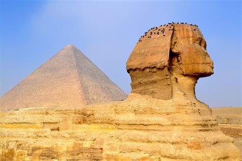 pyramids king tut and the arab spring pyramids of giza great pyramid of giza visit egypt