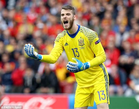 david de gea s girlfriend shows support despite claims he organised sex parties daily mail online