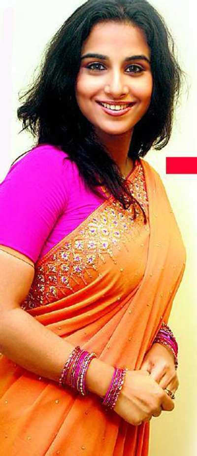vidya balan hot saree wallpapers pictures stills hot actress hot pics wallpapers images news
