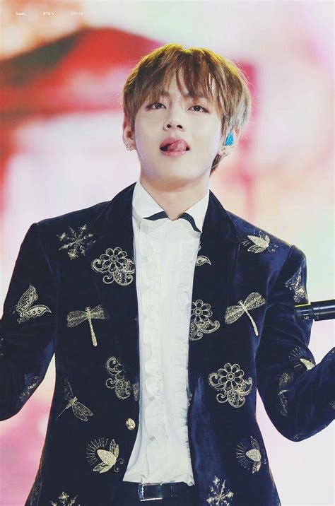 2492 best images about bts v kim taehyung on pinterest kpop airport fashion and aliens