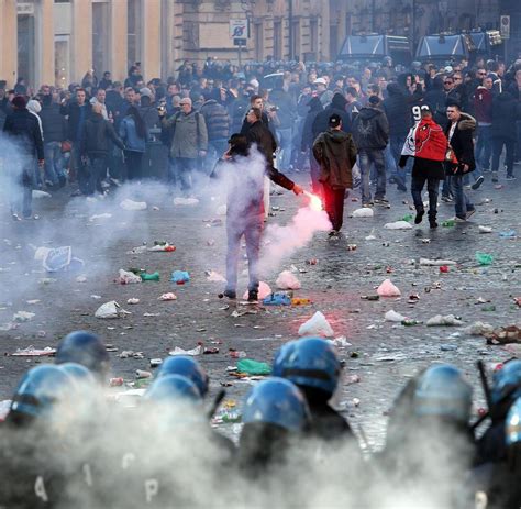 feyenoord rotterdam hooligans verwuesten spanische treppe  rom welt