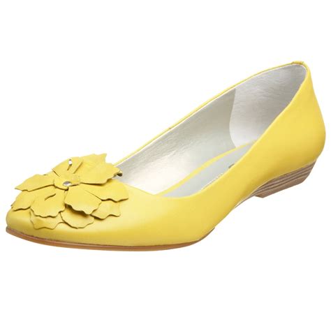 yellow shoes colors photo  fanpop