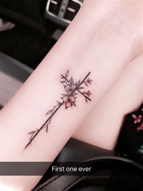 tattoo crosstattoo flowertattoo cross flower inked girlwithtattoo tattoos tatuagem