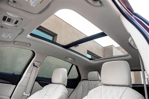 sunroof  moonroof whats  difference carbuzz