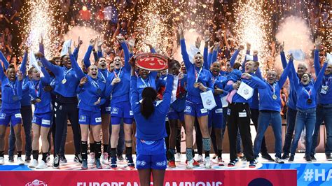 les francaises championnes deurope apres leur victoire face  la russie   eurosport