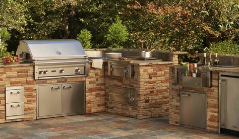 choosing  professional barbecue grill   outdoor kitchen elegant outdoor kitchens