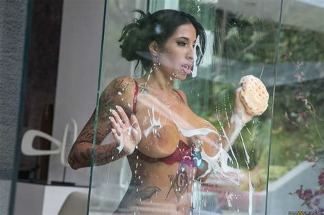 favorite pics videos of huge tits pressed up against glass