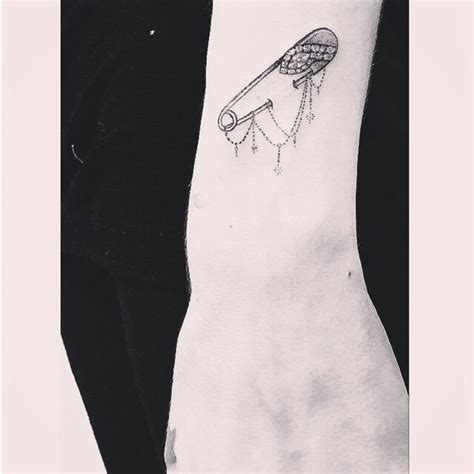 Frances Bean Cobain Tattoo By Dr Woo Safety Pin Tattoo