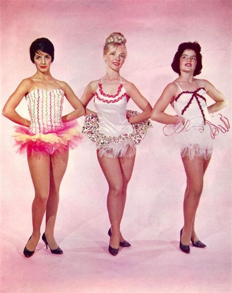 14 Fabulous Photos That Defined Dancing Fashion Styles Of The 1960s