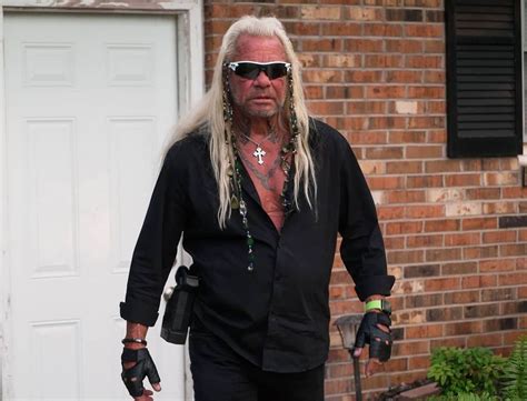 dog  bounty hunter pays tribute    busted  turned  life