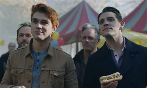 kj apa wants to be part of a gay storyline on riverdale