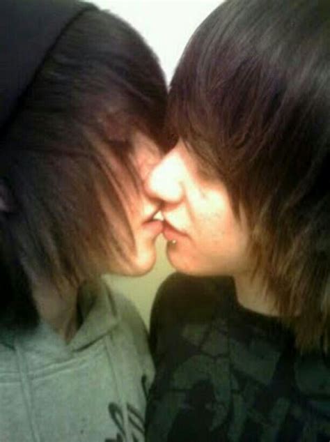 Pin By Sierra Rigsby On Emo Guys Girls Cute Emo Couples Emo Couples