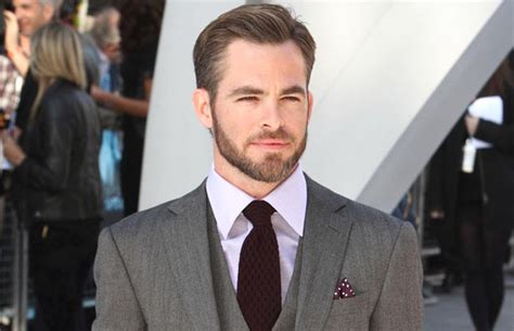chris pine height weight hairstyles girlfriends and facts