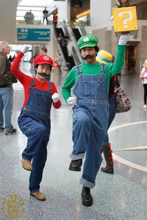 25 easy and funny halloween costumes for couples duo