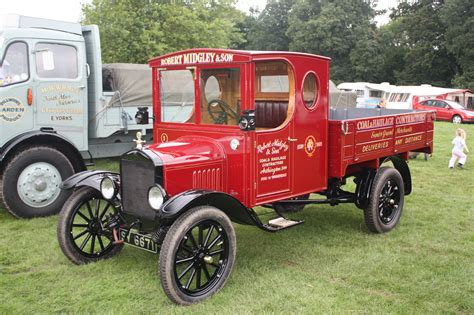 ford trucks tractor construction plant wiki  classic vehicle  machinery wiki