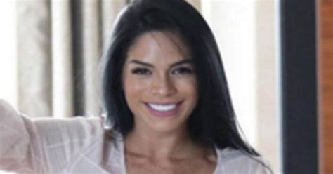 Instagram Babe Michelle Lewin Poses In Teeny Tiny Thong As She Shows