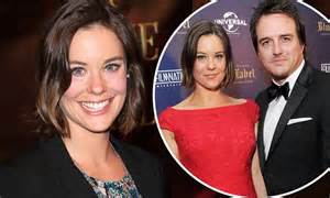 How I Met Your Mother S Ashley Williams Welcomes First