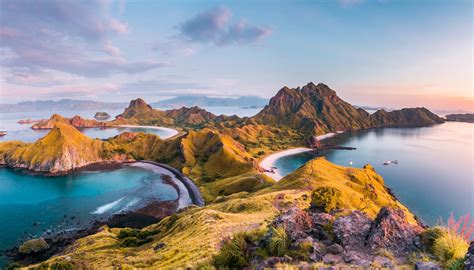 indonesian island hopping     islands world travel guide