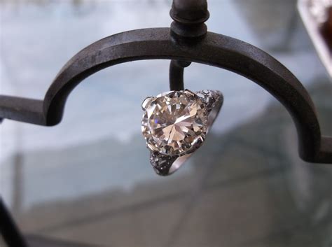 carat   color diamond set   gorgeous platinum mounting