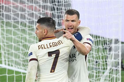 roma  ajax  giallorossi   europa league semifinals chiesa  totti