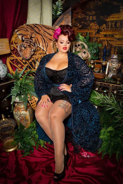 Fuller Figure Fuller Bust Plus Size Model The Pinup Academy