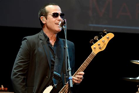 stone temple pilots    lead singer   working