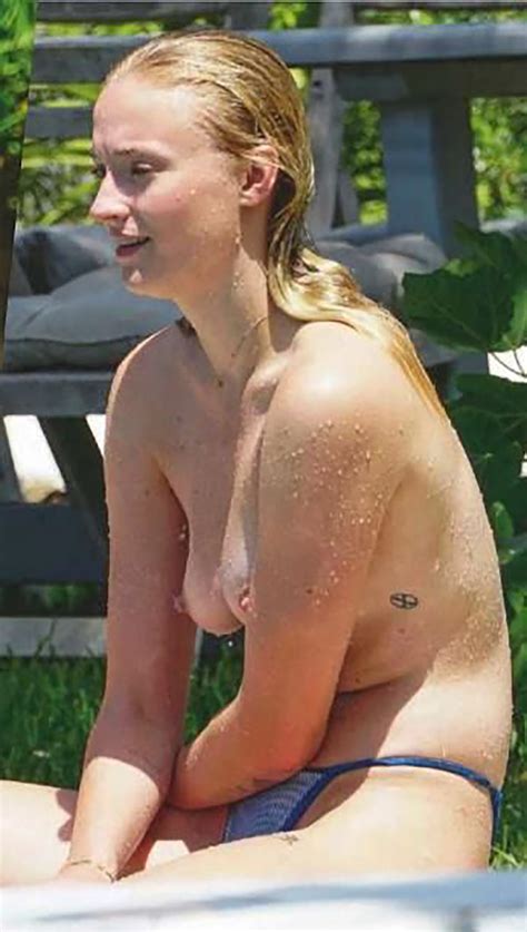 sophie turner nude private pics leaked online scandal planet
