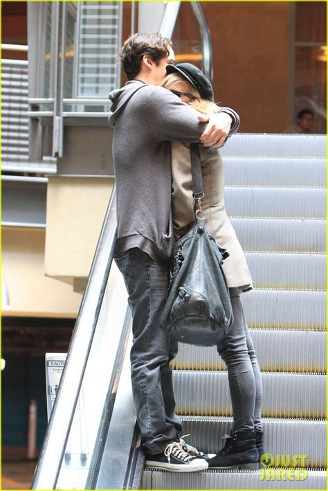 ashlee simpson and vincent piazza cheesecake couple photo 2610934 ashlee simpson vincent