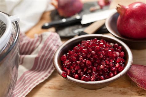 clean  pomegranate  pictures ehow