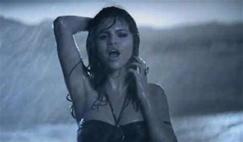 Selena Gomez A Year Without Rain Djfm The Dance Music Powerhouse