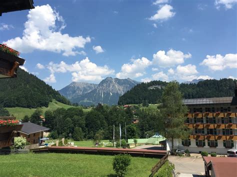 ausblick vom zimmer alpenhotel oberstdorf oberstdorf holidaycheck bayern deutschland