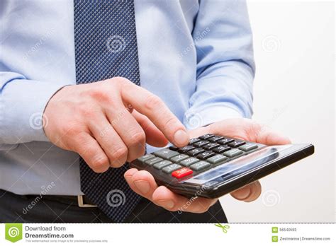 zakenman die een calculator met lege vertoning houden stock afbeelding image  investering